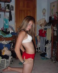 Молодые бляди решили раздеться догола 4 фотография