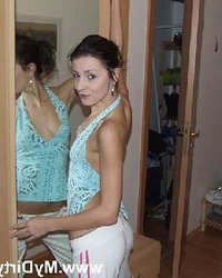Лиза готова раздеться и отсосать член 2 фотография