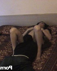Парочка практикует позу шестьдесят девять 2 фотография