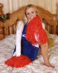 Блонди разделась, лишь бы ее выебали 1 фотография