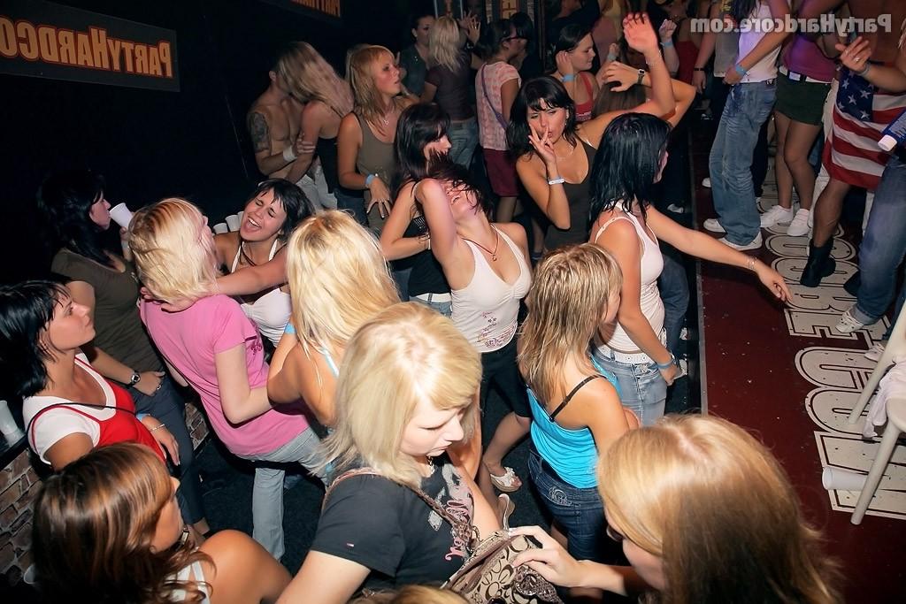 Закрытое party наполнено развратом и трахом 12 фото