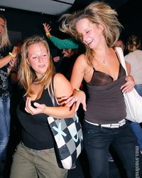 Мужики ебут выпивших развратных телок 15 фотография