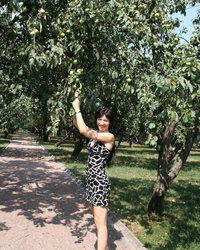 Жена показывает красоты супругу 1 фотография